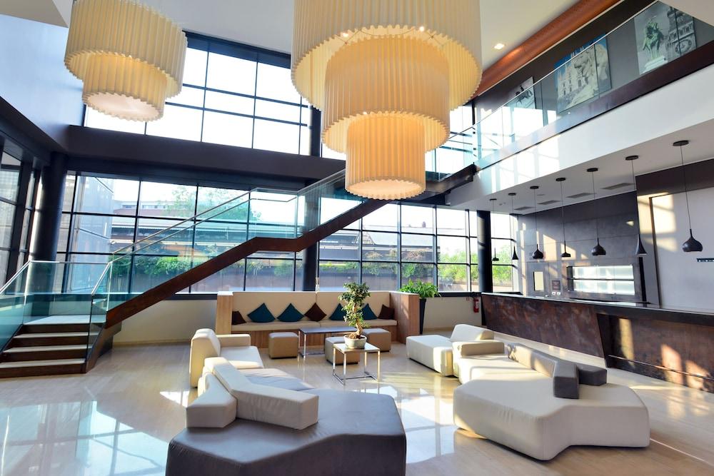 Hilton Garden Inn Milan North Esterno foto