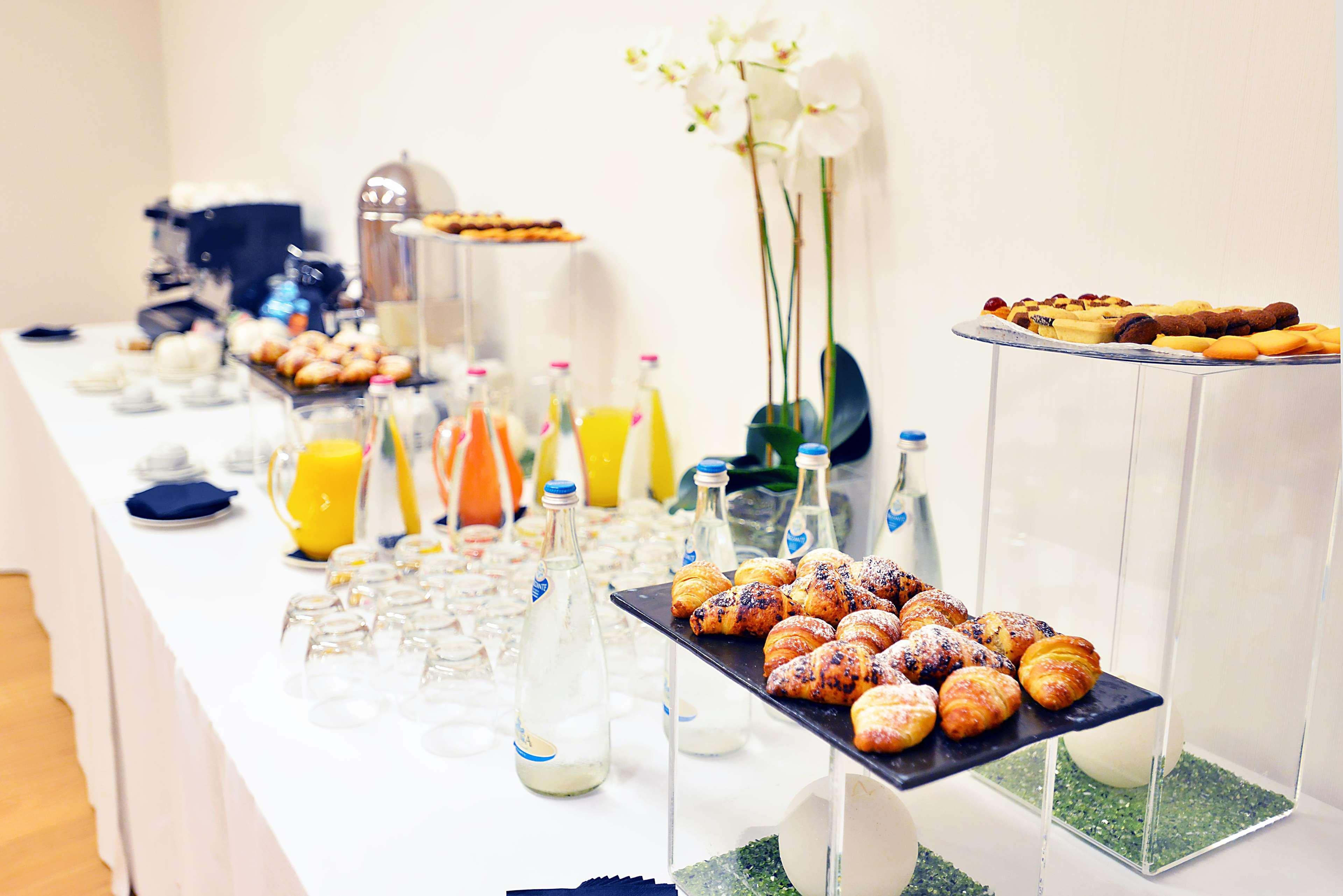 Hilton Garden Inn Milan North Esterno foto