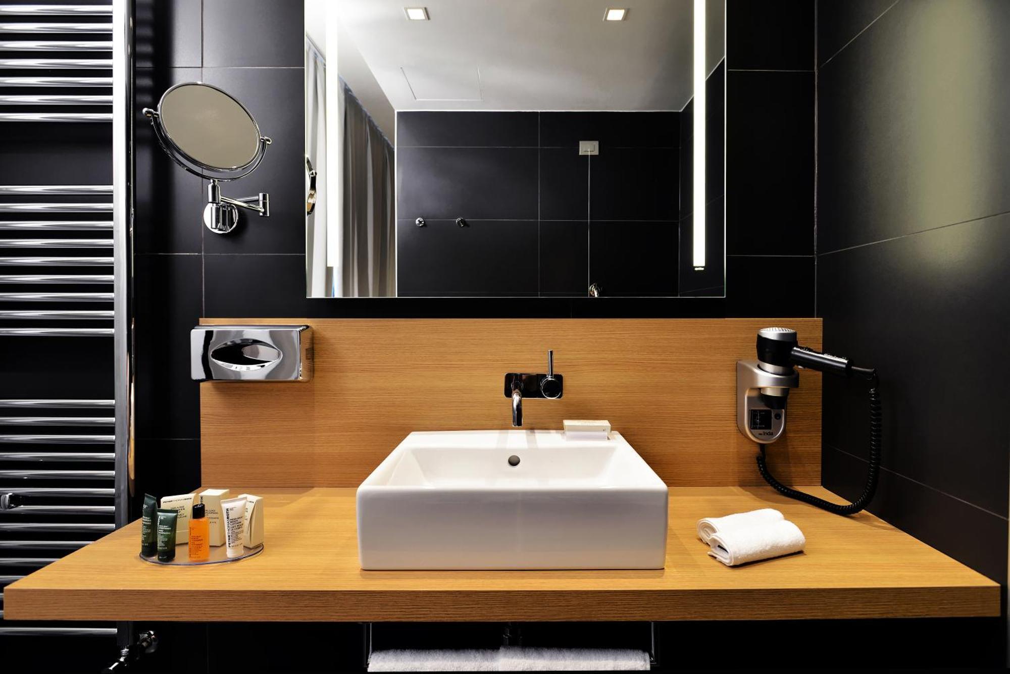 Hilton Garden Inn Milan North Esterno foto