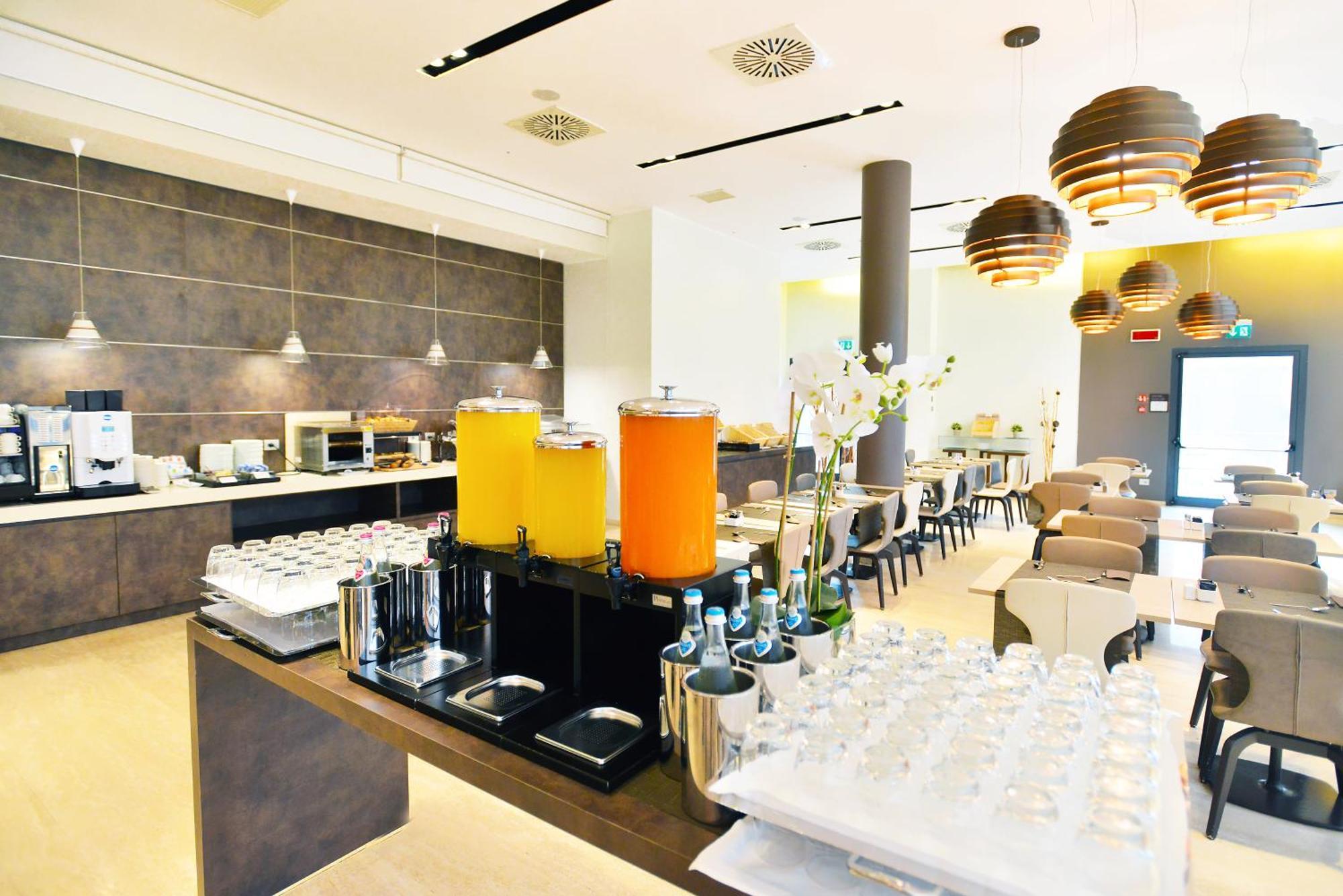 Hilton Garden Inn Milan North Esterno foto