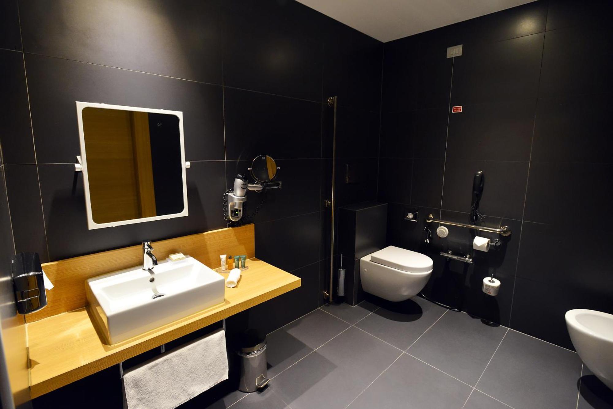 Hilton Garden Inn Milan North Esterno foto