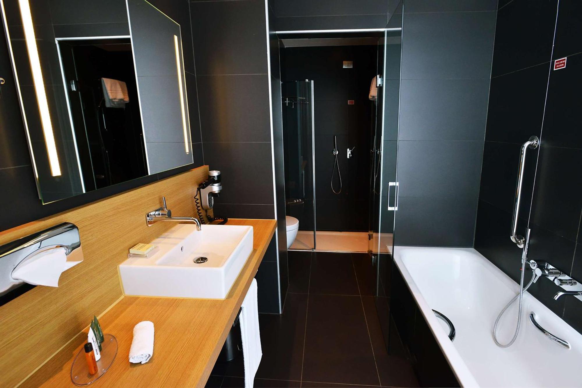 Hilton Garden Inn Milan North Esterno foto