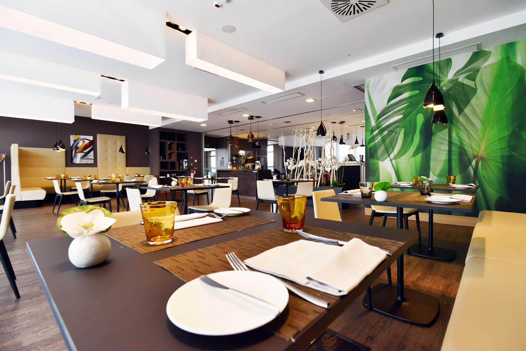 Hilton Garden Inn Milan North Esterno foto