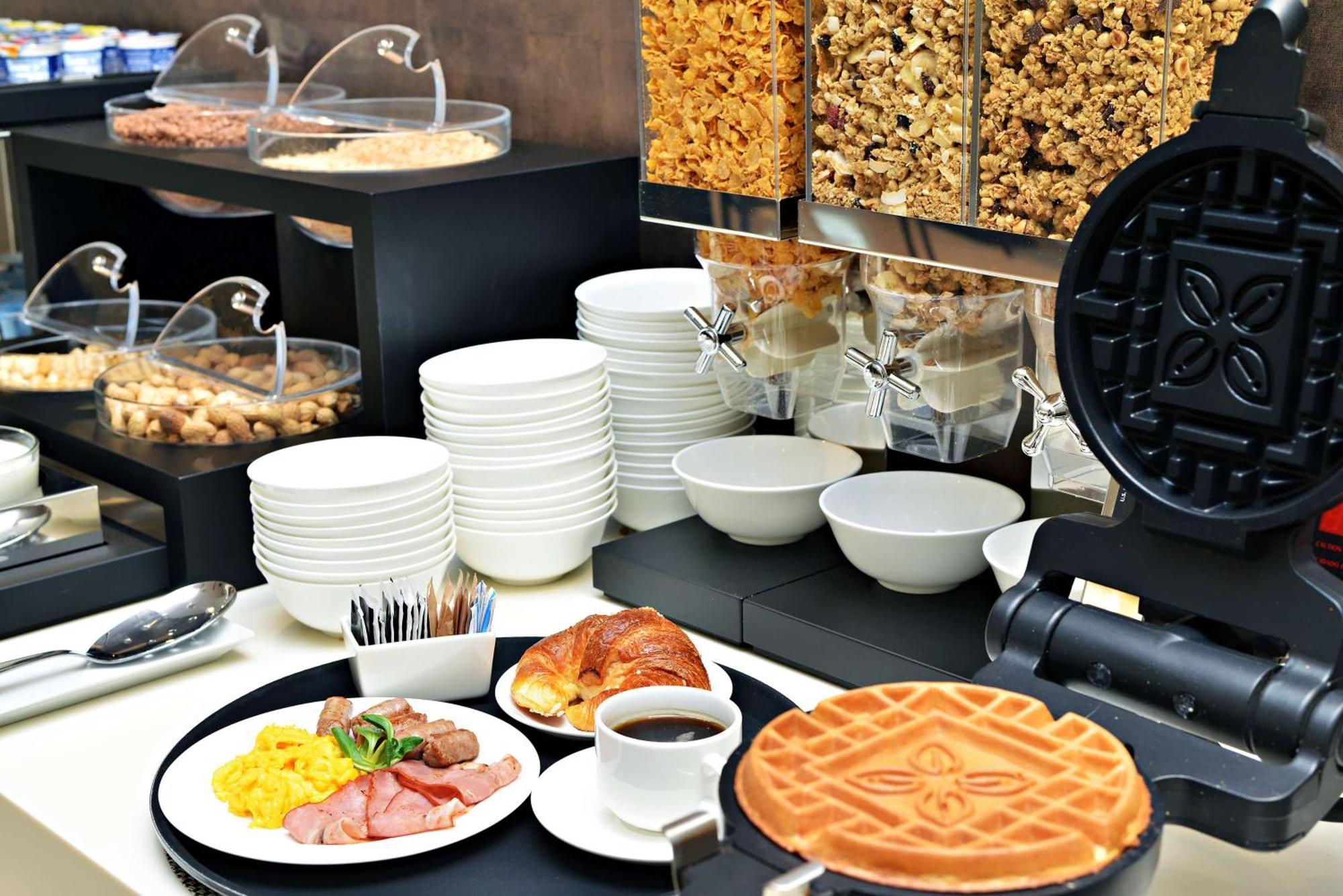 Hilton Garden Inn Milan North Esterno foto