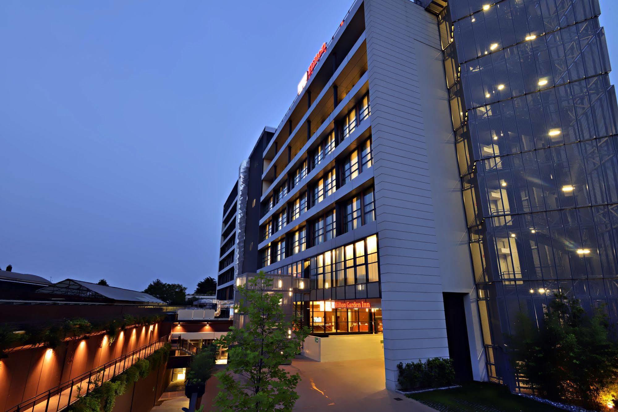 Hilton Garden Inn Milan North Esterno foto